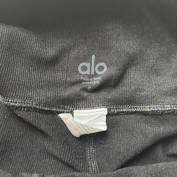 Alo cut out black seamless leggings size small - Picture 3 of 3